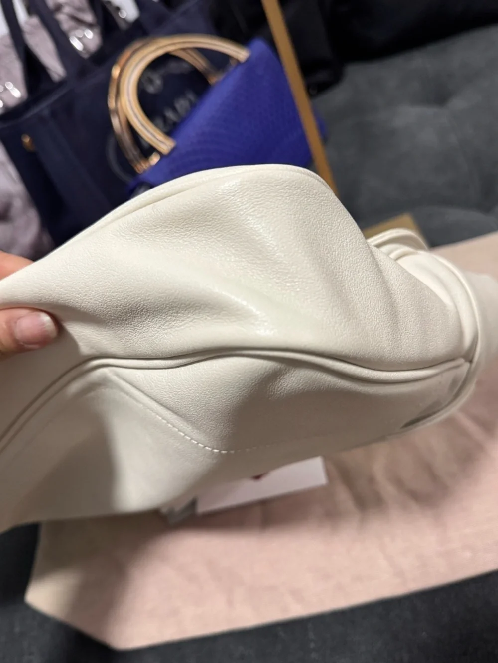Gucci Cream Leather Shoulder Bag with Interlocking GG - Picture 7 of 10